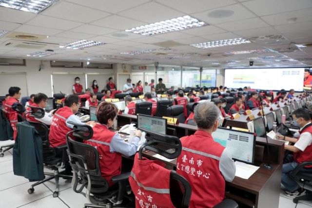 台南市政府災害應變中心今(10)日上午10時調升為一級開設。 台南市政府災害應變中心今(10)日上午10時調升為一級開設。