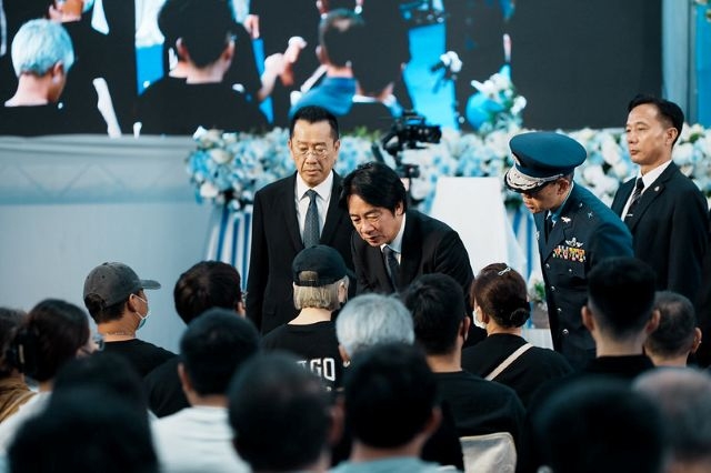 總統頒贈空軍第五戰術混合聯隊第二十七戰術戰鬥機作戰隊少校戰鬥機飛行官辛柏毅褒揚令。 總統頒贈空軍第五戰術混合聯隊第二十七戰術戰鬥機作戰隊少校戰鬥機飛行官辛柏毅褒揚令。