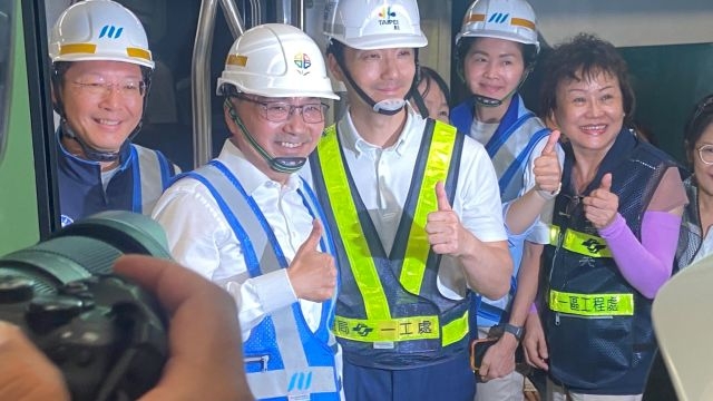 雙北合作里程碑！萬大中和線主線動態測試 侯友宜蔣萬安攜手視察 共築雙北軌道新未來