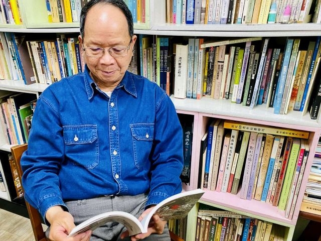 第1屆新竹市文化風鼎獎-卓越貢獻獎得主:吳慶杰。 第1屆新竹市文化風鼎獎-卓越貢獻獎得主:吳慶杰。