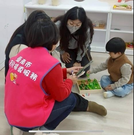 專業指導員到宅支持新手爸媽育兒技巧。 專業指導員到宅支持新手爸媽育兒技巧。