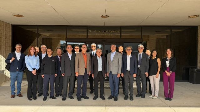 8月12日本會吳主委訪美團參訪UT Austin微電子研究中心(Microelectronics Research Center, MRC)。 8月12日本會吳主委訪美團參訪UT Austin微電子研究中心(Microelectronics Research Center, MRC)。