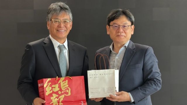 葉主委與富士通時田隆仁社長紀念合照。 葉主委與富士通時田隆仁社長紀念合照。
