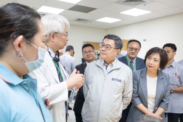出席「健保復健病房試辦計畫觀摩」記者會 卓揆：3億專款推動復健病房 延長國人健康餘命 減輕照顧負擔