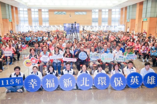 截至115年7月,新北市共有22,189名環保志工,其中40歲以下青年約328人。 截至115年7月,新北市共有22,189名環保志工,其中40歲以下青年約328人。