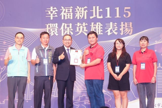 看見青年將環保工作結合科技和專長,提升品質與效率,充分展現世代守護環境的行動力,也是新北未來的希望。 看見青年將環保工作結合科技和專長,提升品質與效率,充分展現世代守護環境的行動力,也是新北未來的希望。