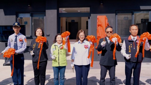 主任委員管碧玲主持,澎湖縣政府馬金足參議、澎湖縣議會秘書長鄭嘉薇以及海巡署金馬澎分署分署長洪挬論等長官貴賓與虎井、桶盤鄉親共同見證兩處新廳舍啟用 主任委員管碧玲主持,澎湖縣政府馬金足參議、澎湖縣議會秘書長鄭嘉薇以及海巡署金馬澎分署分署長洪挬論等長官貴賓與虎井、桶盤鄉親共同見證兩處新廳舍啟用